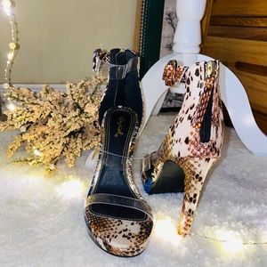 Qupid snakeprint heels 👠